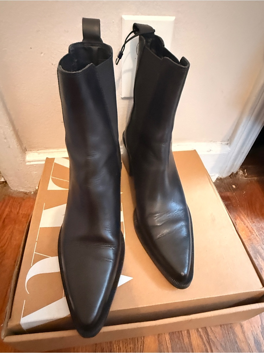 Zara Black leather Chelsea Ankle Boot size 8